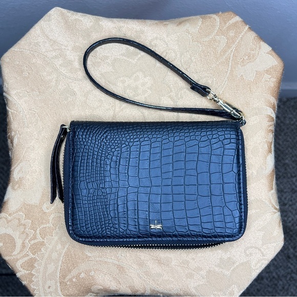 BLACK FAUX LEATHER WALLET WRISTLET ZIP AROUND VEGAN - Picture 6 of 6